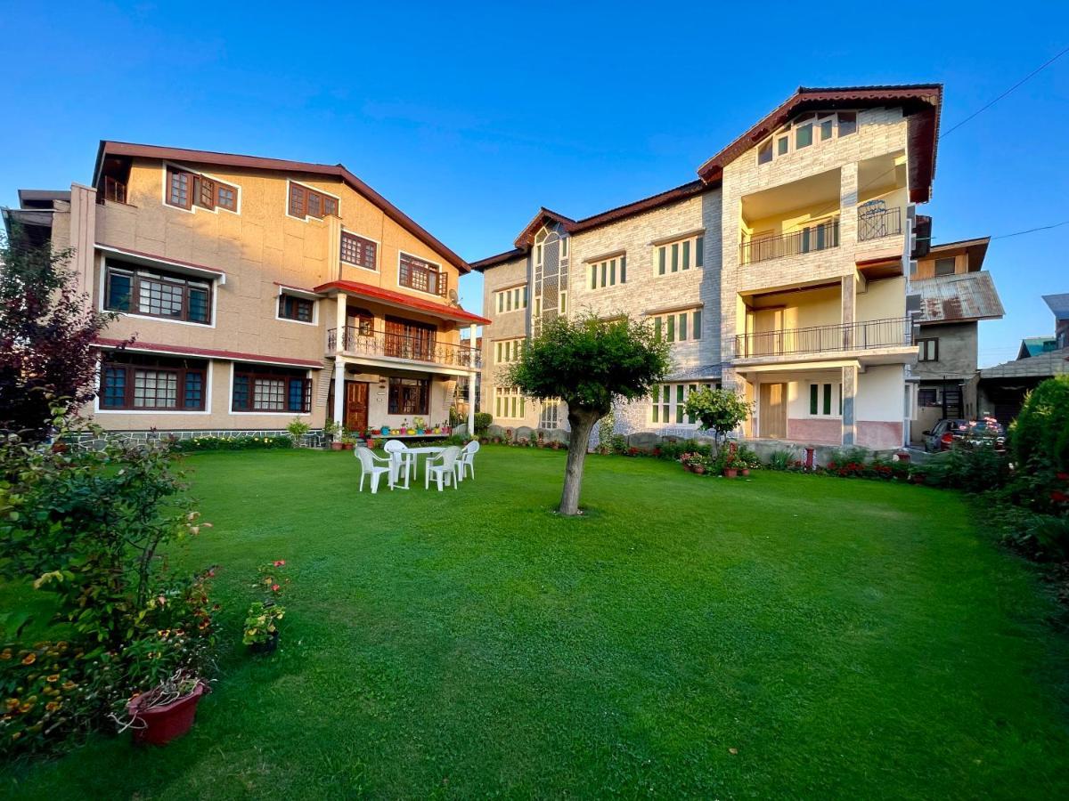 Khwaab Gah By The Khayabaan-Homestay Apartments Fully Furnished With Functional Kitchen, Wifi & Parking In City Centre Srīnagar 外观 照片