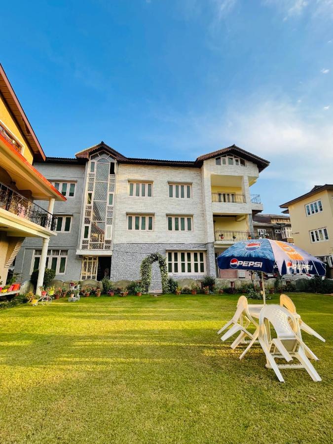 Khwaab Gah By The Khayabaan-Homestay Apartments Fully Furnished With Functional Kitchen, Wifi & Parking In City Centre Srīnagar 外观 照片