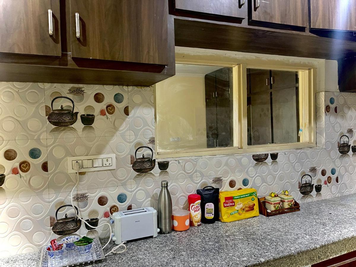Khwaab Gah By The Khayabaan-Homestay Apartments Fully Furnished With Functional Kitchen, Wifi & Parking In City Centre Srīnagar 外观 照片