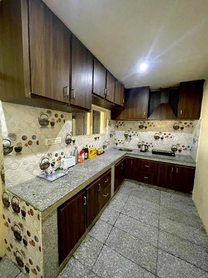 Khwaab Gah By The Khayabaan-Homestay Apartments Fully Furnished With Functional Kitchen, Wifi & Parking In City Centre Srīnagar 外观 照片