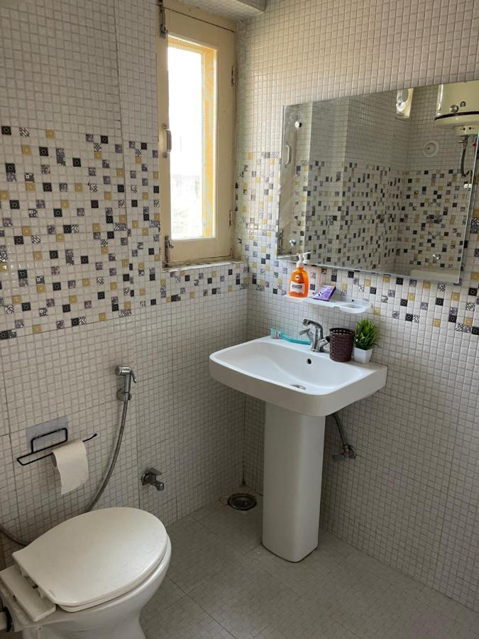 Khwaab Gah By The Khayabaan-Homestay Apartments Fully Furnished With Functional Kitchen, Wifi & Parking In City Centre Srīnagar 客房 照片