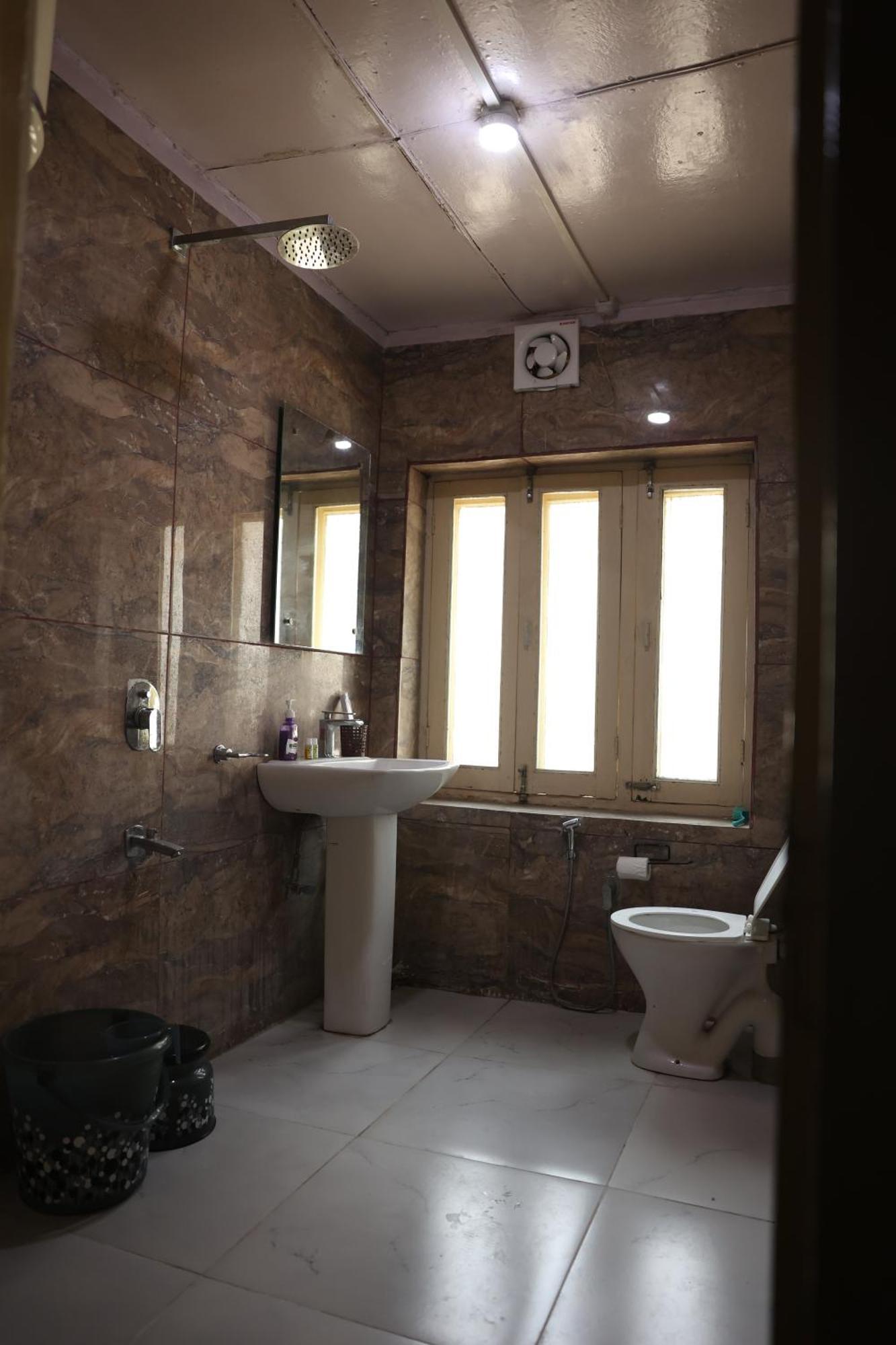 Khwaab Gah By The Khayabaan-Homestay Apartments Fully Furnished With Functional Kitchen, Wifi & Parking In City Centre Srīnagar 外观 照片