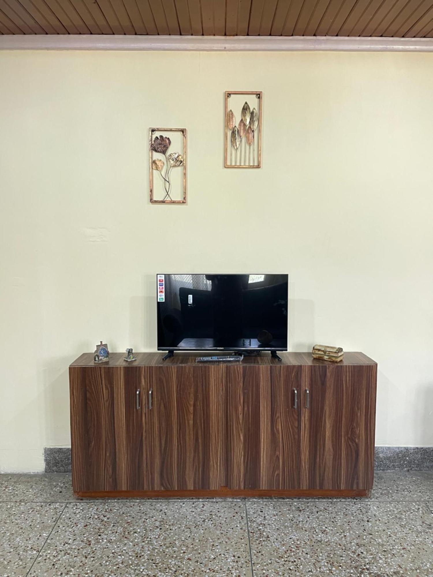 Khwaab Gah By The Khayabaan-Homestay Apartments Fully Furnished With Functional Kitchen, Wifi & Parking In City Centre Srīnagar 外观 照片