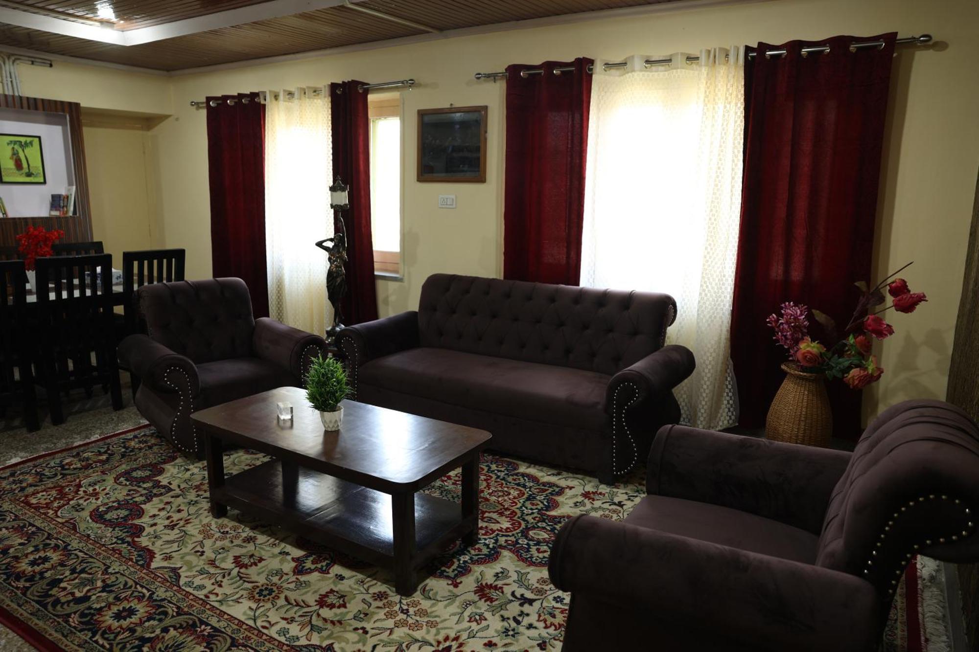 Khwaab Gah By The Khayabaan-Homestay Apartments Fully Furnished With Functional Kitchen, Wifi & Parking In City Centre Srīnagar 外观 照片