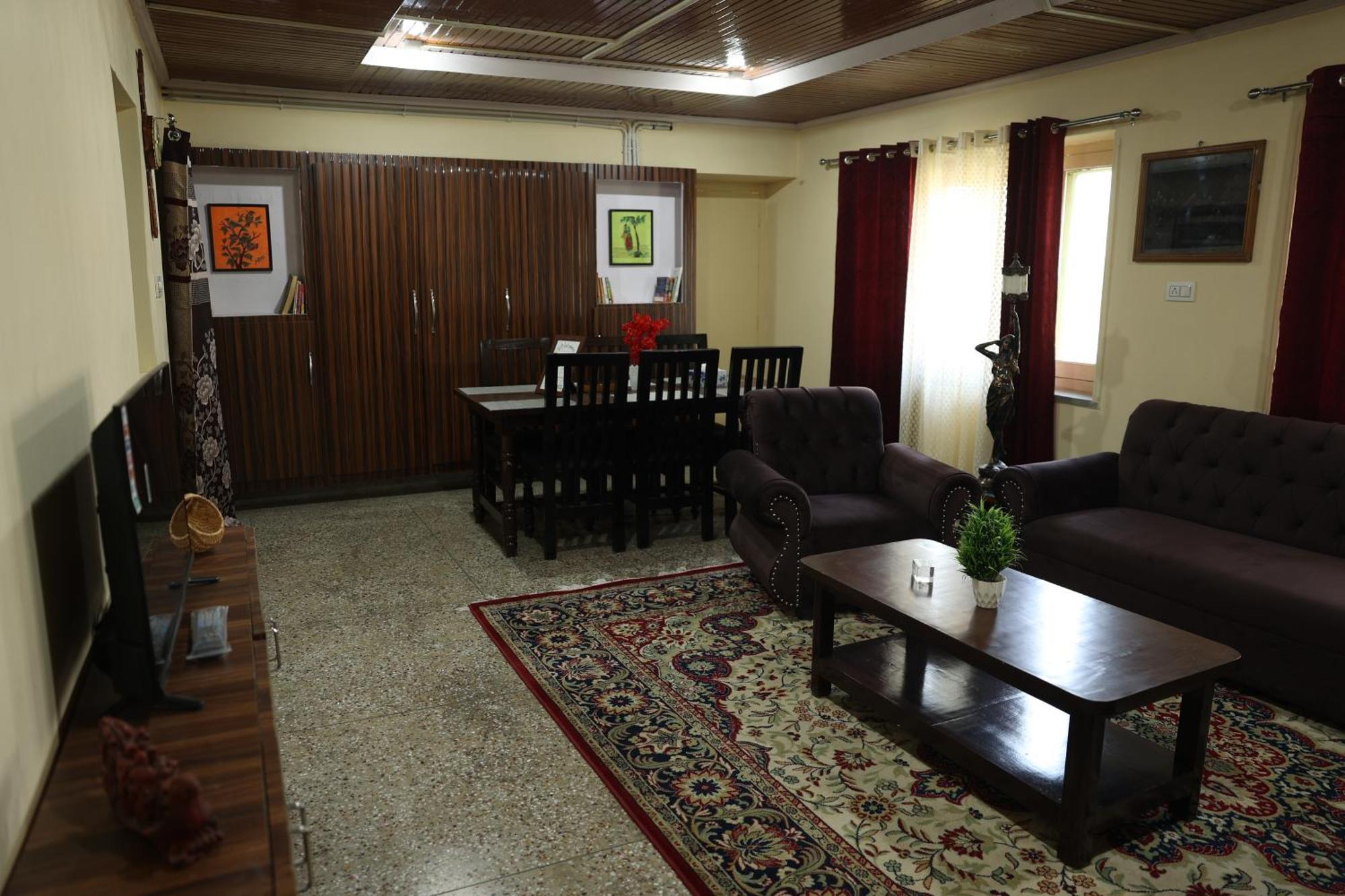 Khwaab Gah By The Khayabaan-Homestay Apartments Fully Furnished With Functional Kitchen, Wifi & Parking In City Centre Srīnagar 外观 照片