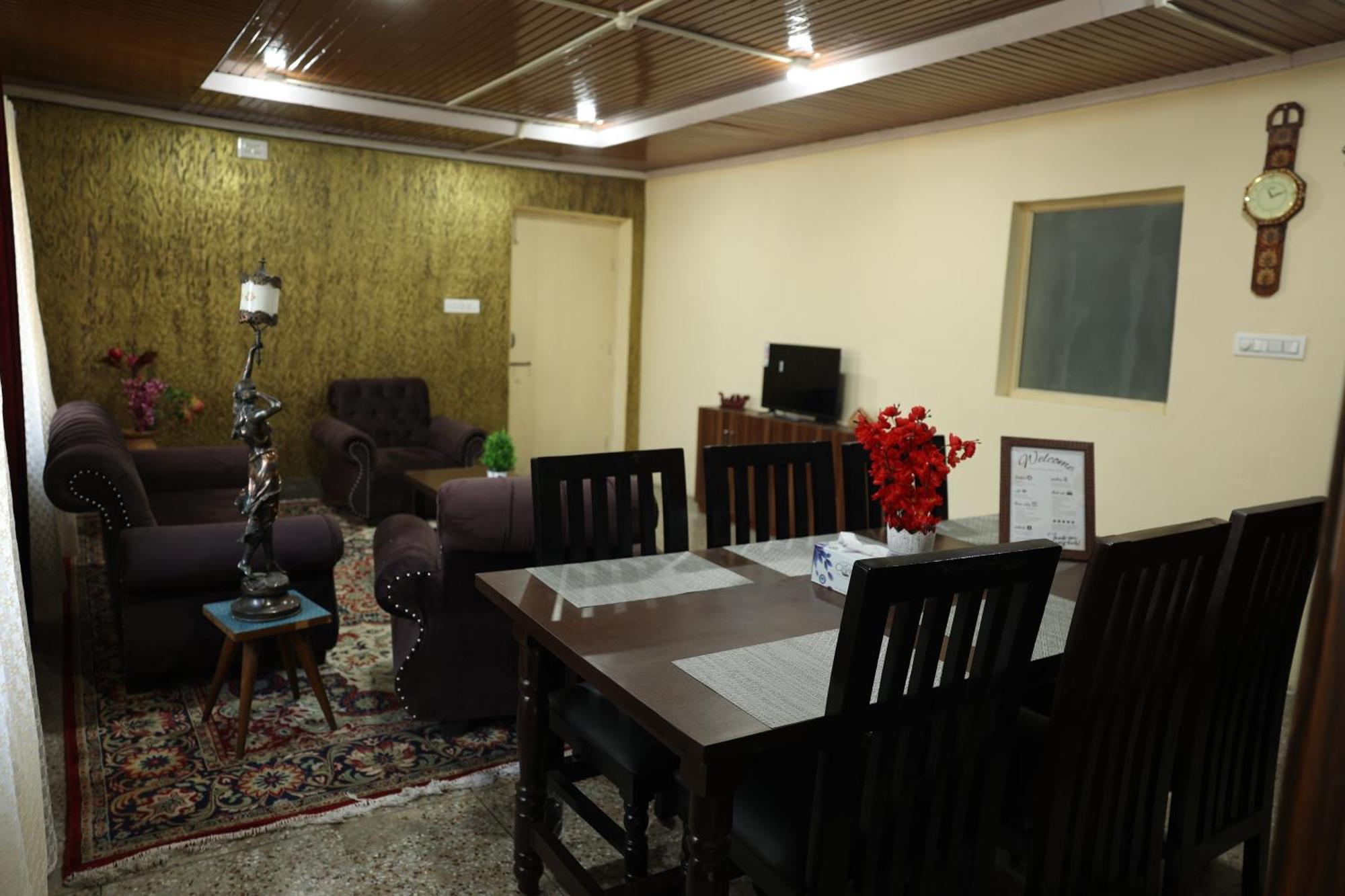 Khwaab Gah By The Khayabaan-Homestay Apartments Fully Furnished With Functional Kitchen, Wifi & Parking In City Centre Srīnagar 外观 照片