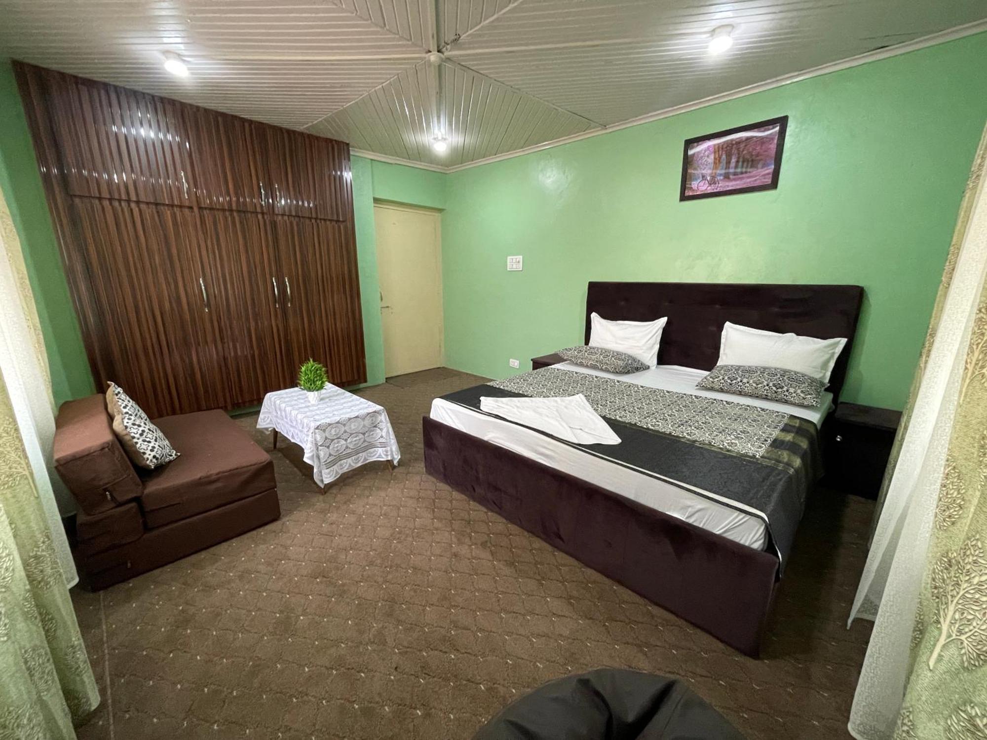 Khwaab Gah By The Khayabaan-Homestay Apartments Fully Furnished With Functional Kitchen, Wifi & Parking In City Centre Srīnagar 外观 照片