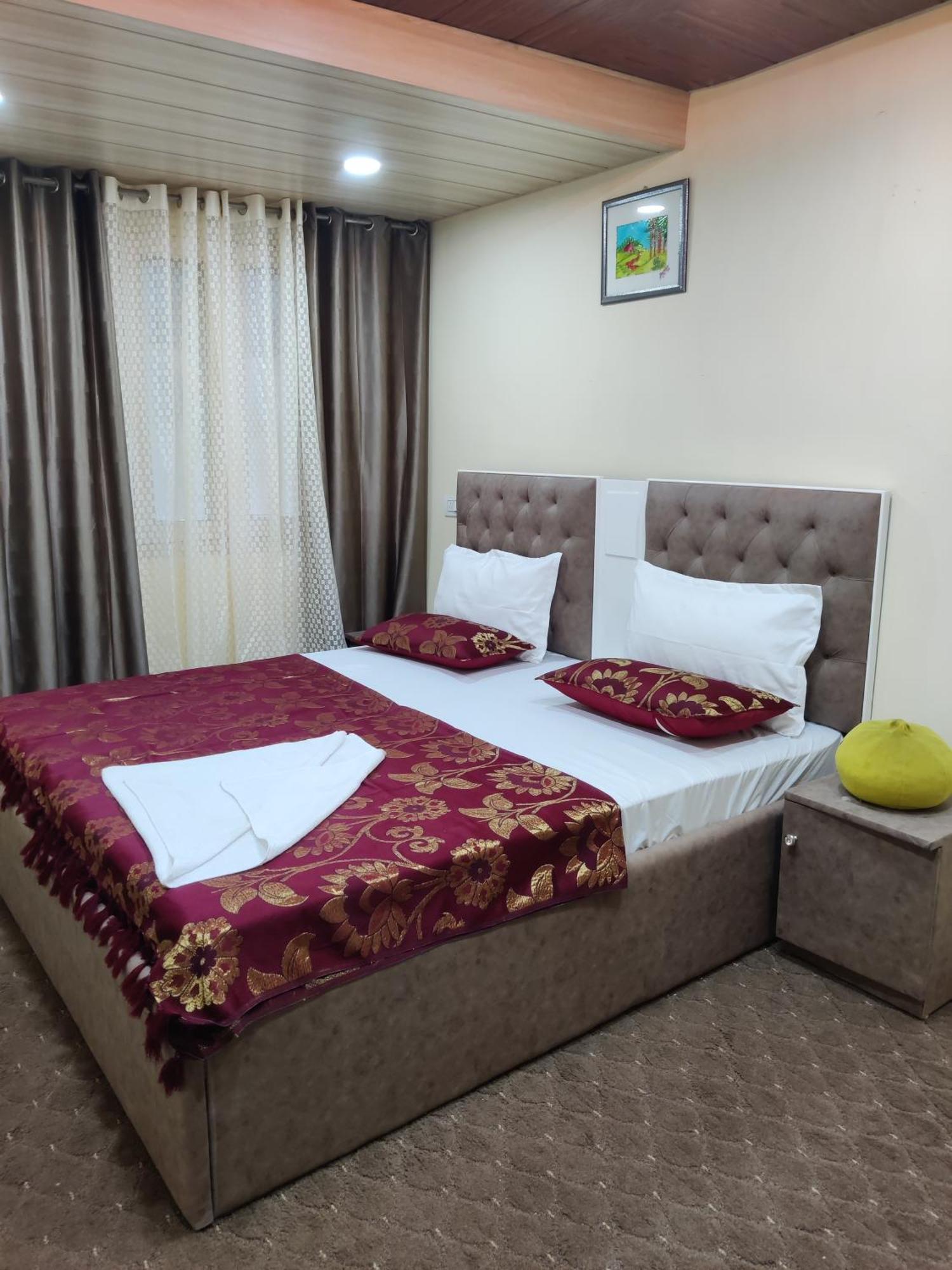 Khwaab Gah By The Khayabaan-Homestay Apartments Fully Furnished With Functional Kitchen, Wifi & Parking In City Centre Srīnagar 外观 照片