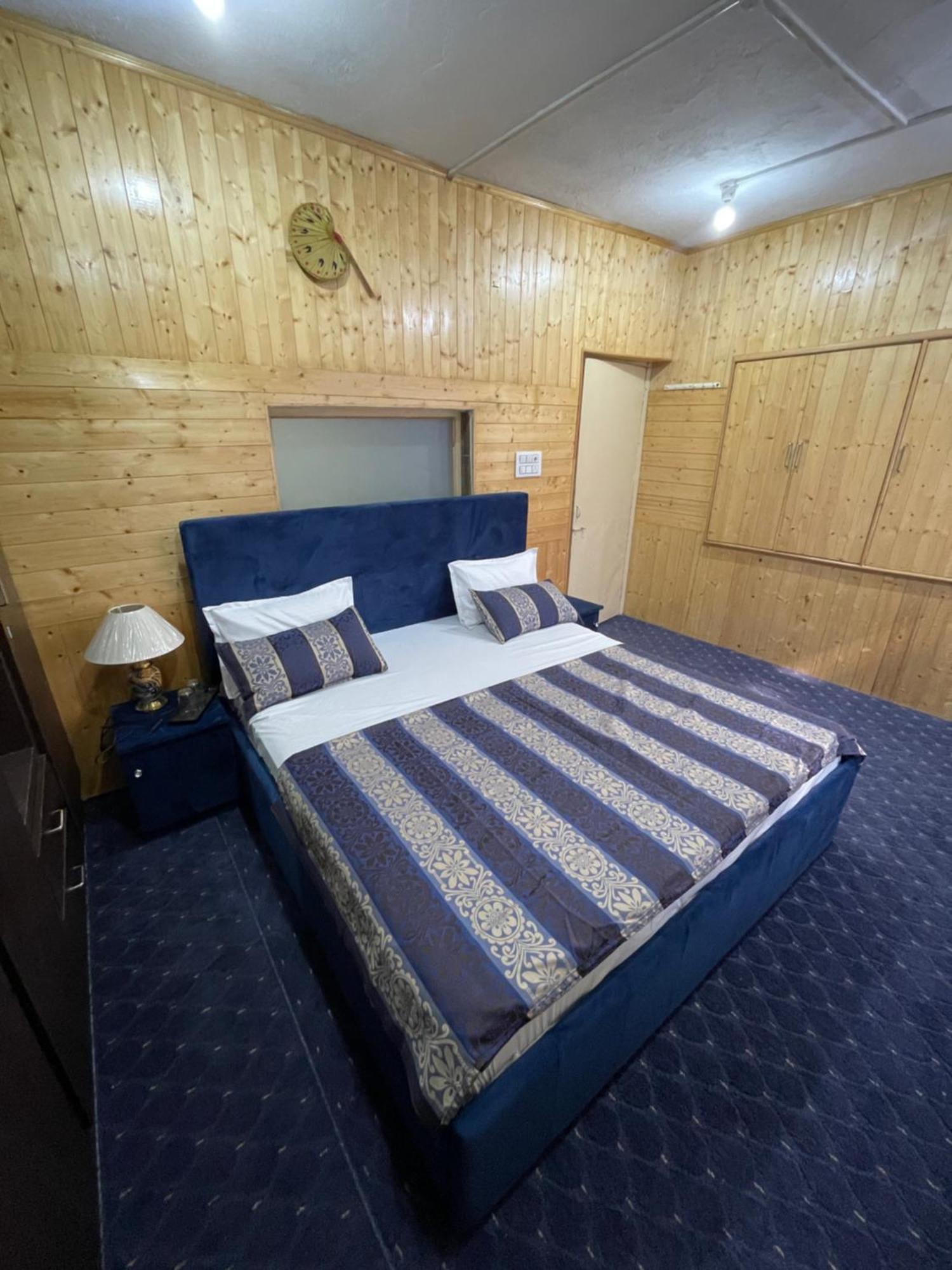 Khwaab Gah By The Khayabaan-Homestay Apartments Fully Furnished With Functional Kitchen, Wifi & Parking In City Centre Srīnagar 外观 照片