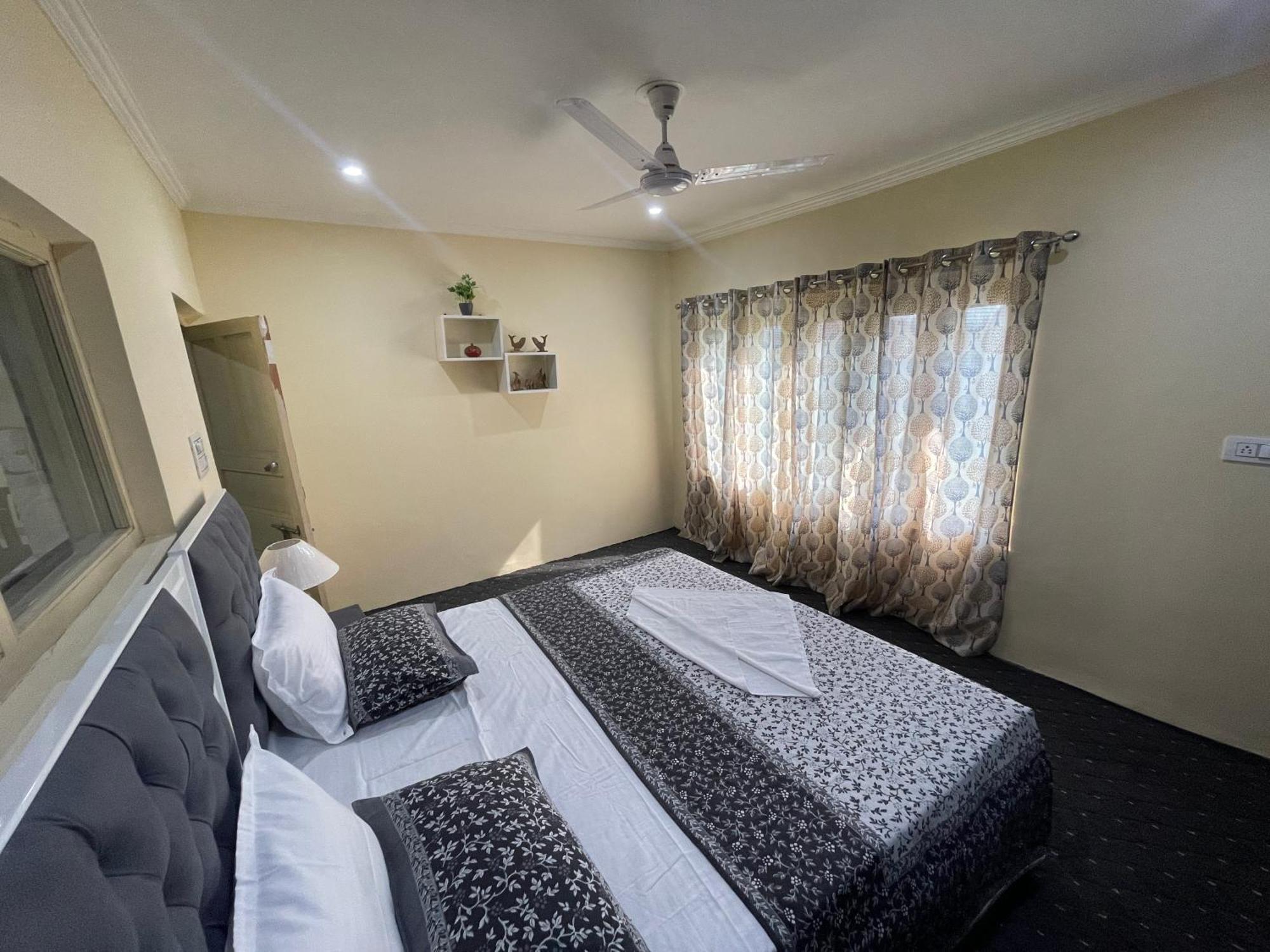 Khwaab Gah By The Khayabaan-Homestay Apartments Fully Furnished With Functional Kitchen, Wifi & Parking In City Centre Srīnagar 外观 照片