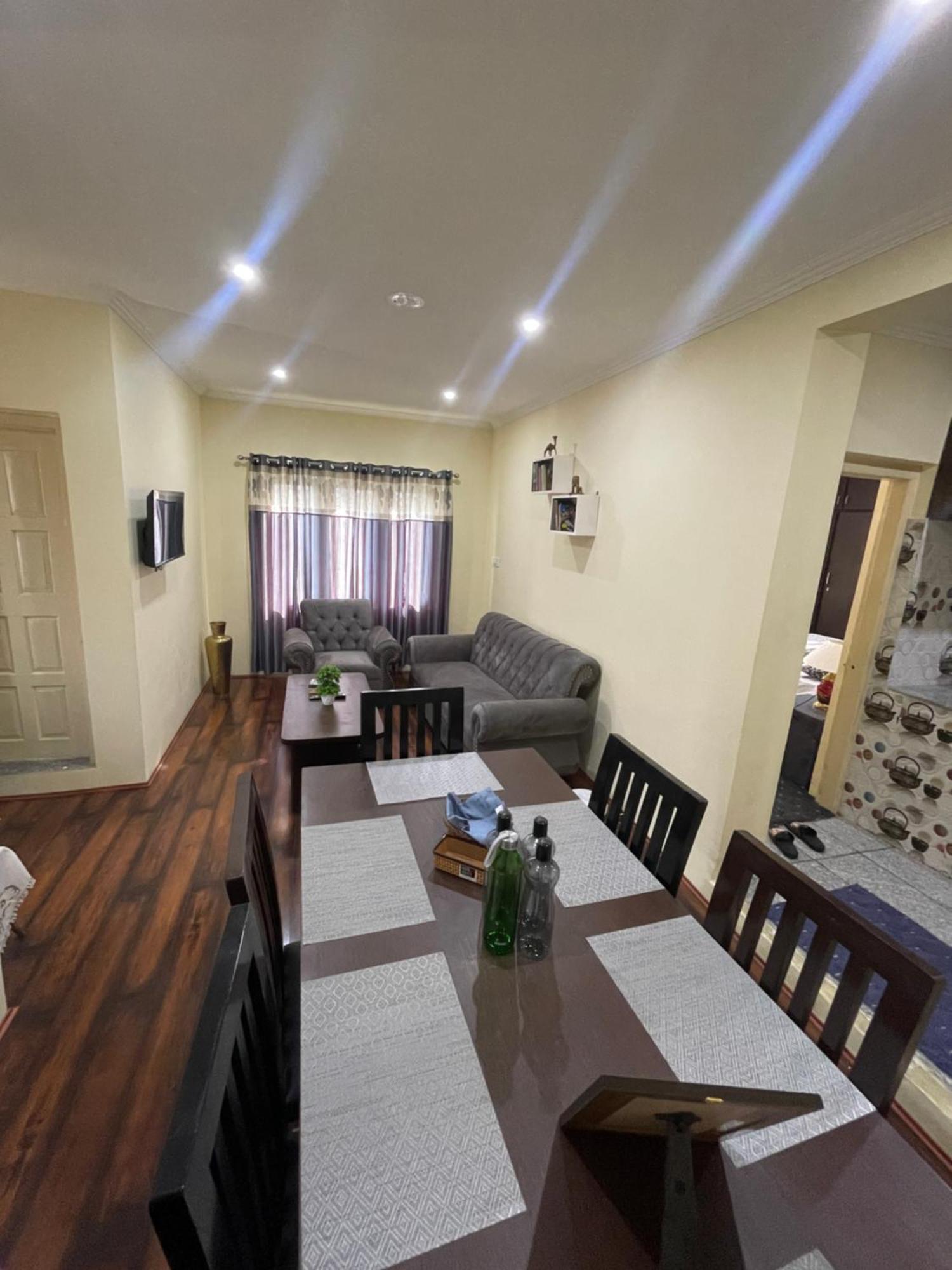 Khwaab Gah By The Khayabaan-Homestay Apartments Fully Furnished With Functional Kitchen, Wifi & Parking In City Centre Srīnagar 外观 照片