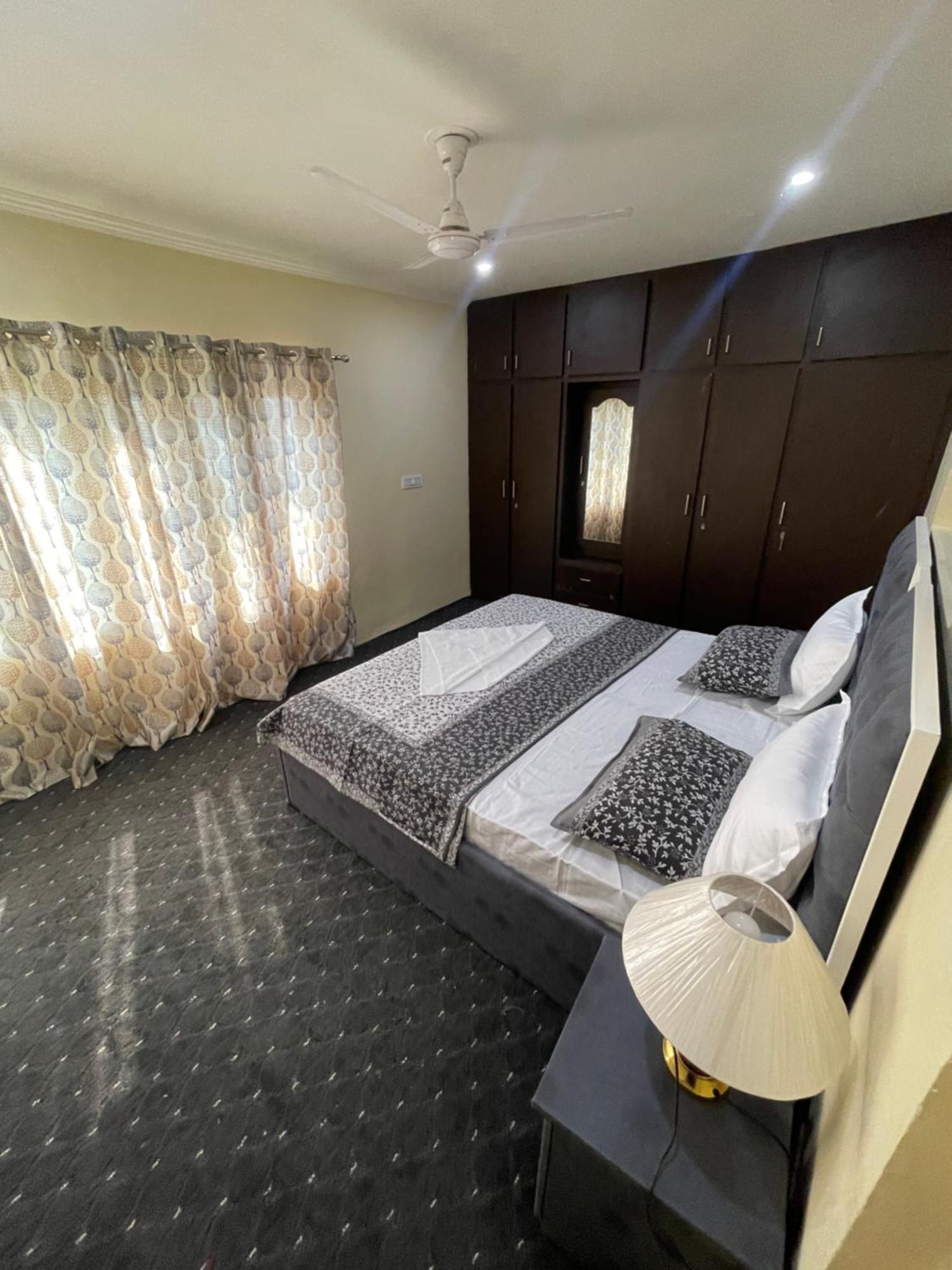 Khwaab Gah By The Khayabaan-Homestay Apartments Fully Furnished With Functional Kitchen, Wifi & Parking In City Centre Srīnagar 外观 照片
