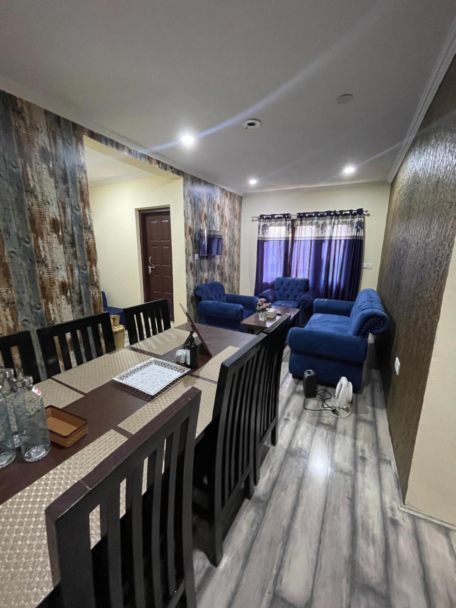 Khwaab Gah By The Khayabaan-Homestay Apartments Fully Furnished With Functional Kitchen, Wifi & Parking In City Centre Srīnagar 外观 照片