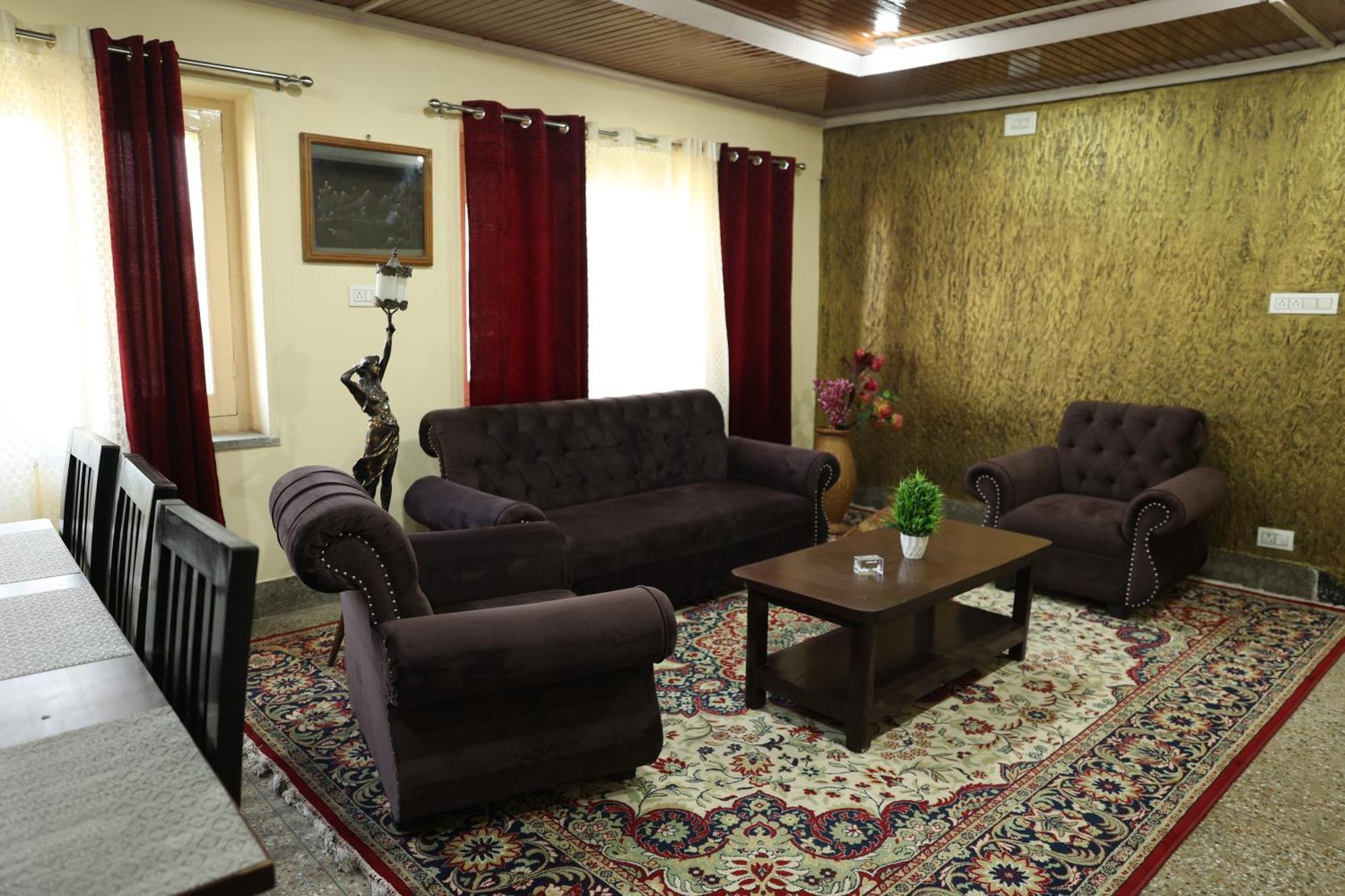 Khwaab Gah By The Khayabaan-Homestay Apartments Fully Furnished With Functional Kitchen, Wifi & Parking In City Centre Srīnagar 外观 照片