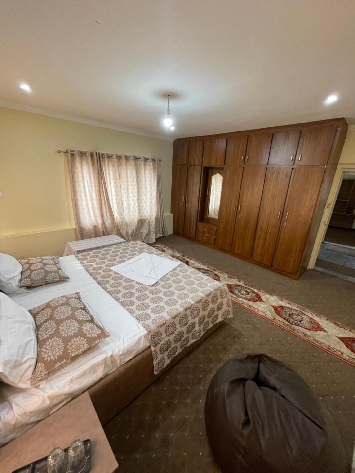 Khwaab Gah By The Khayabaan-Homestay Apartments Fully Furnished With Functional Kitchen, Wifi & Parking In City Centre Srīnagar 外观 照片